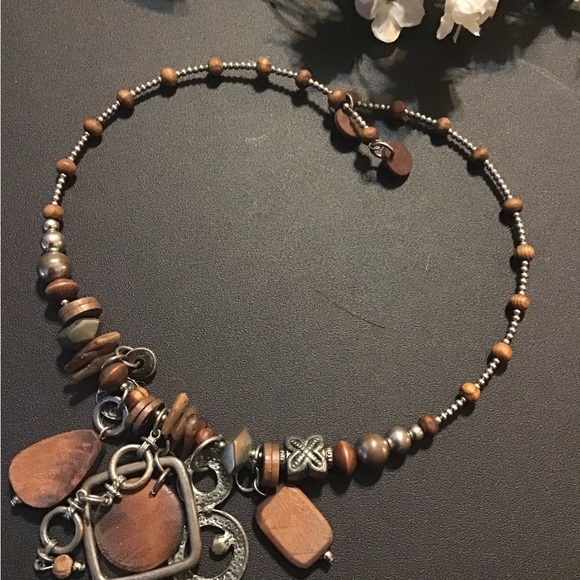 SOLD SOLD SOLD 🤎🤎Antique wrap around dangling charm choker (Necklace) 🤎🤎 - Picture 3 of 4